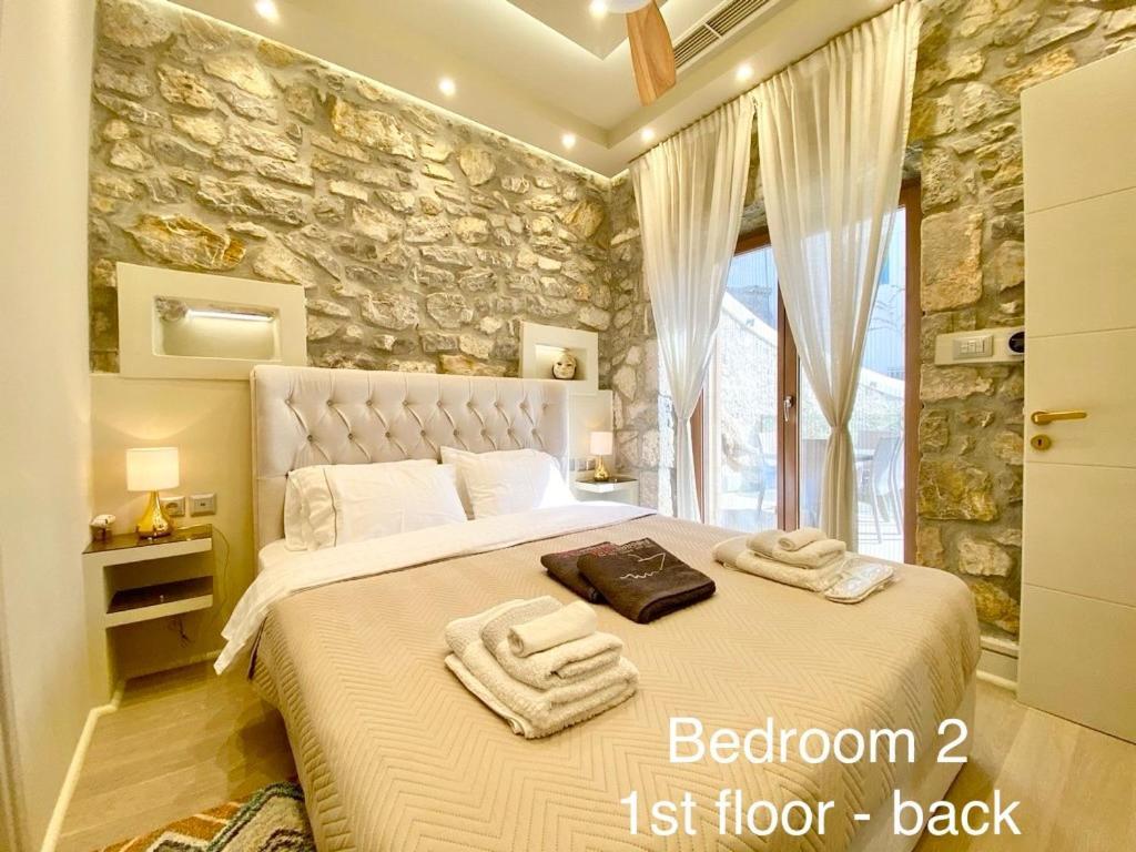 Villasonboard Rock Villa 3 Bed, 3 Bath, Jacuzzi, Seaside エルミオニ エクステリア 写真