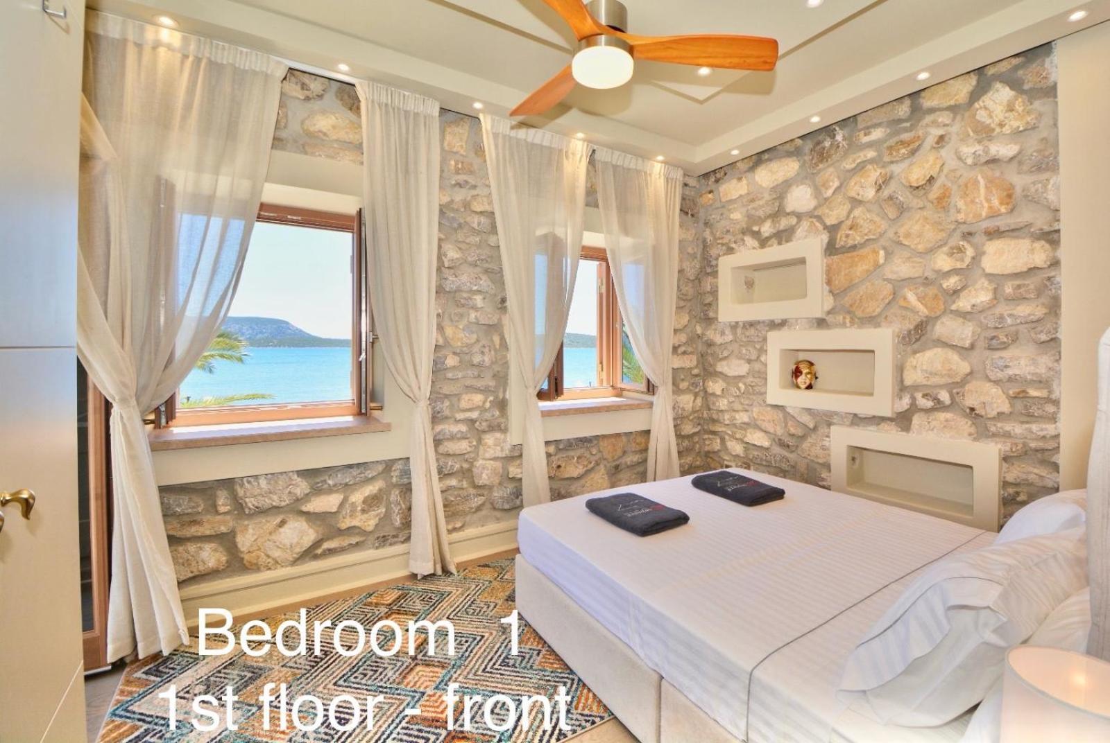 Villasonboard Rock Villa 3 Bed, 3 Bath, Jacuzzi, Seaside エルミオニ エクステリア 写真