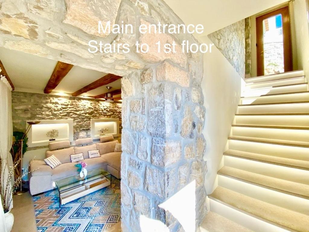 Villasonboard Rock Villa 3 Bed, 3 Bath, Jacuzzi, Seaside エルミオニ エクステリア 写真