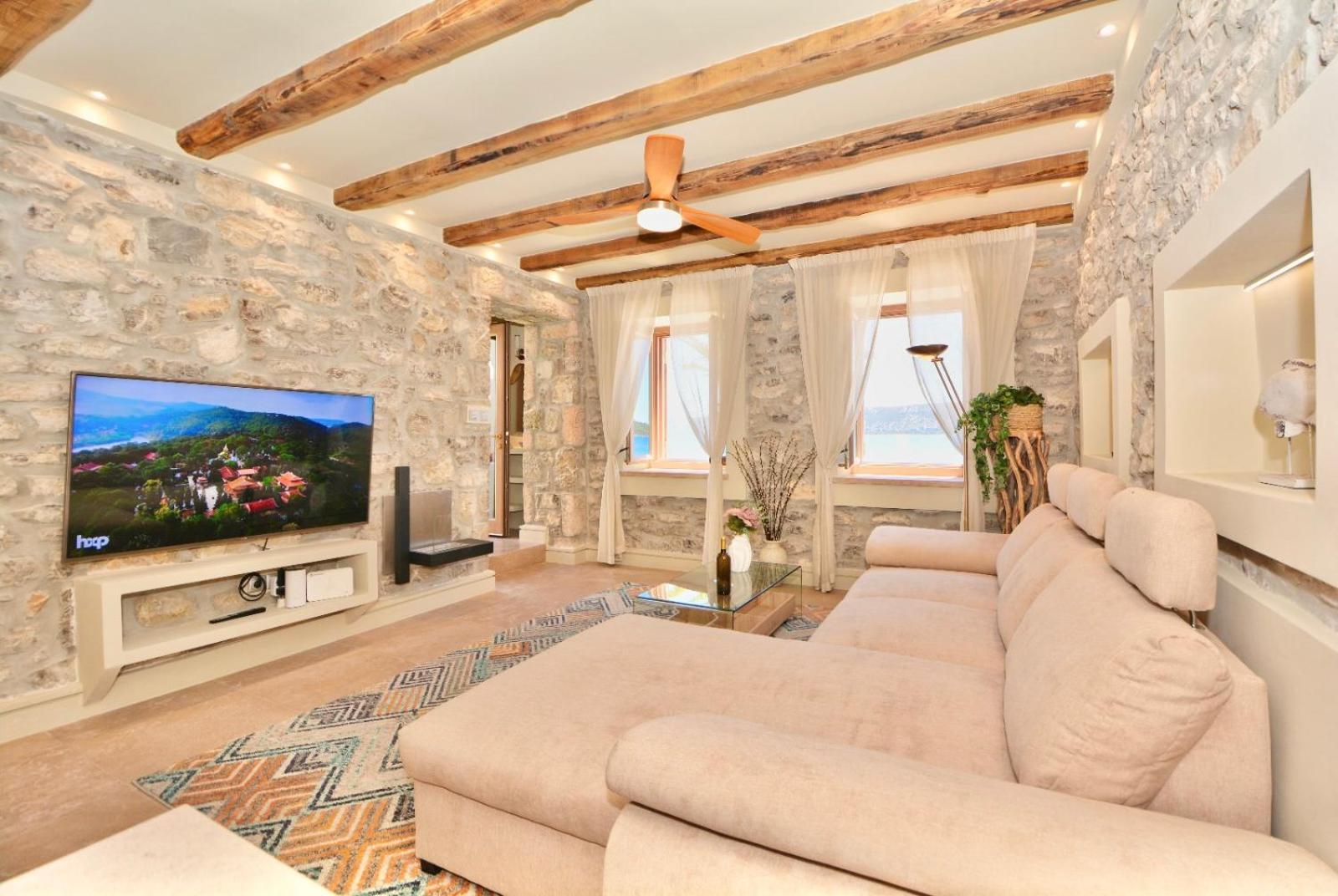 Villasonboard Rock Villa 3 Bed, 3 Bath, Jacuzzi, Seaside エルミオニ エクステリア 写真