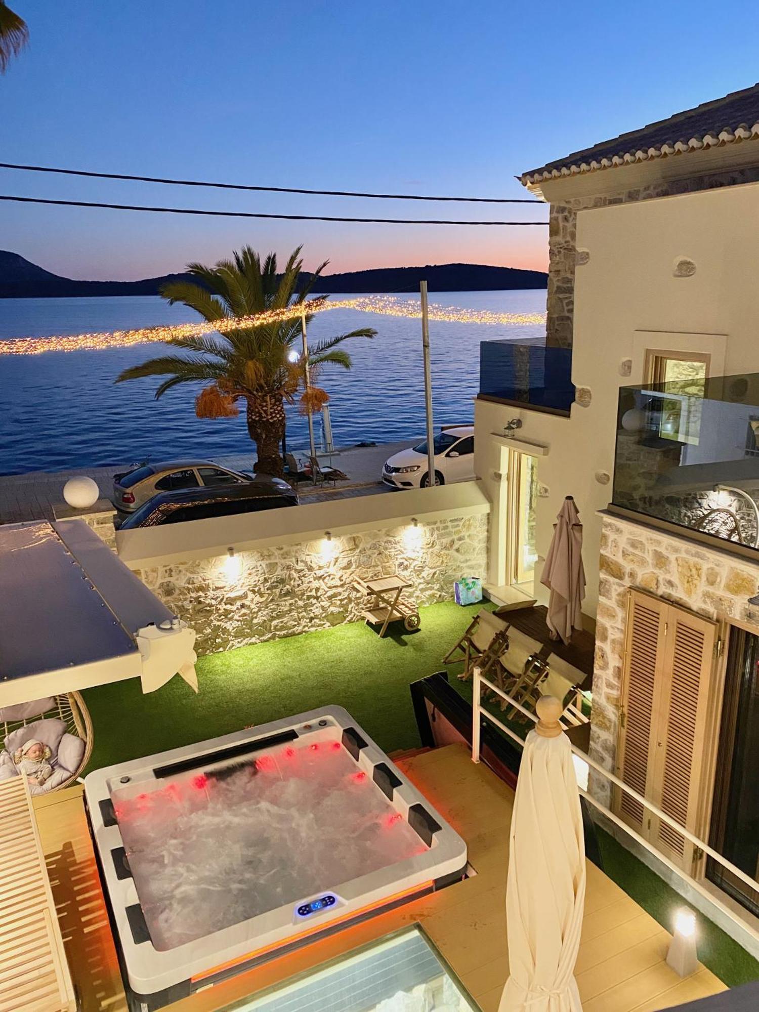 Villasonboard Rock Villa 3 Bed, 3 Bath, Jacuzzi, Seaside エルミオニ エクステリア 写真