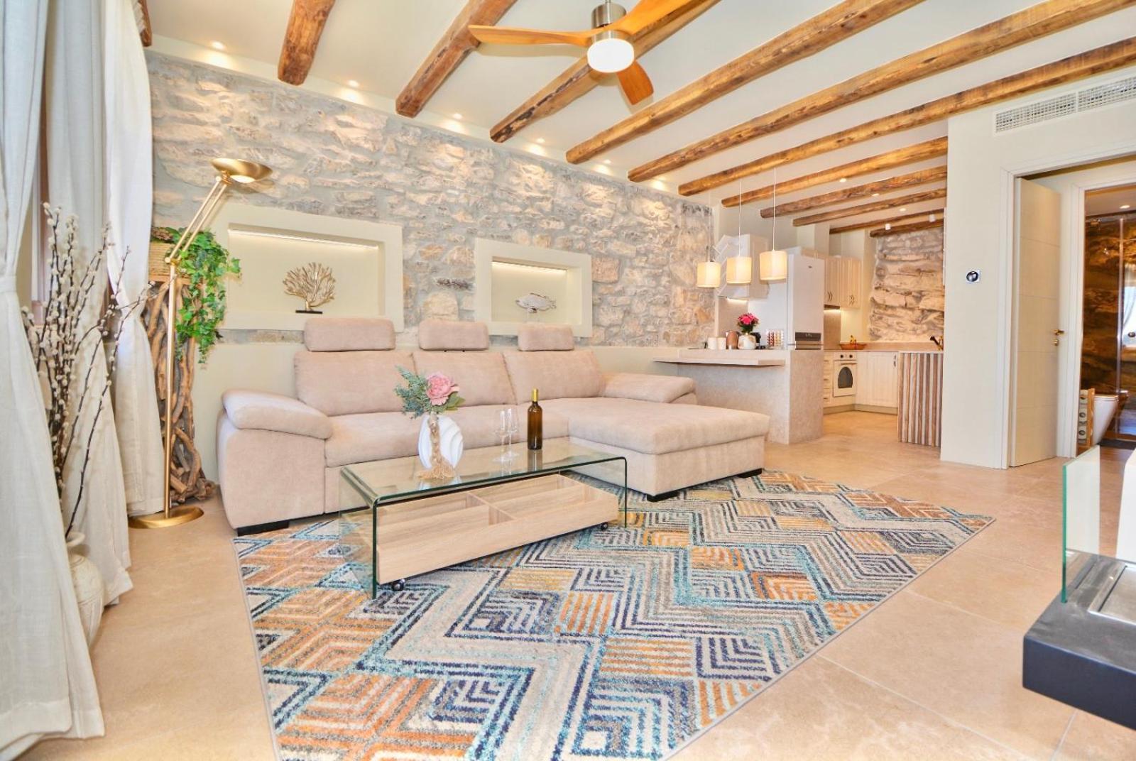 Villasonboard Rock Villa 3 Bed, 3 Bath, Jacuzzi, Seaside エルミオニ エクステリア 写真