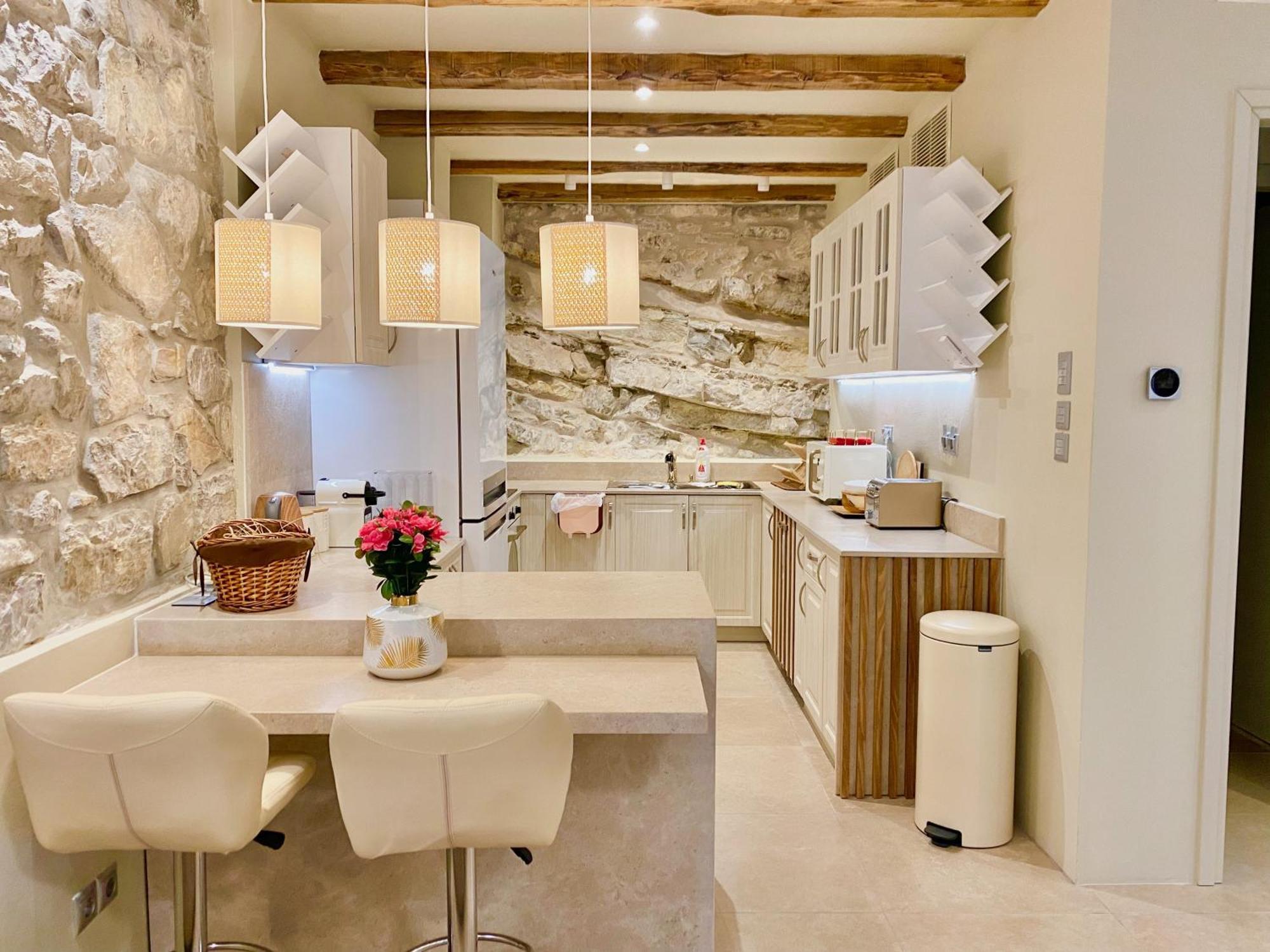 Villasonboard Rock Villa 3 Bed, 3 Bath, Jacuzzi, Seaside エルミオニ エクステリア 写真